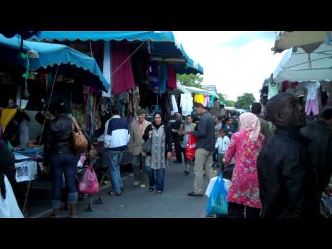 Porte de Montreuil Market Paris