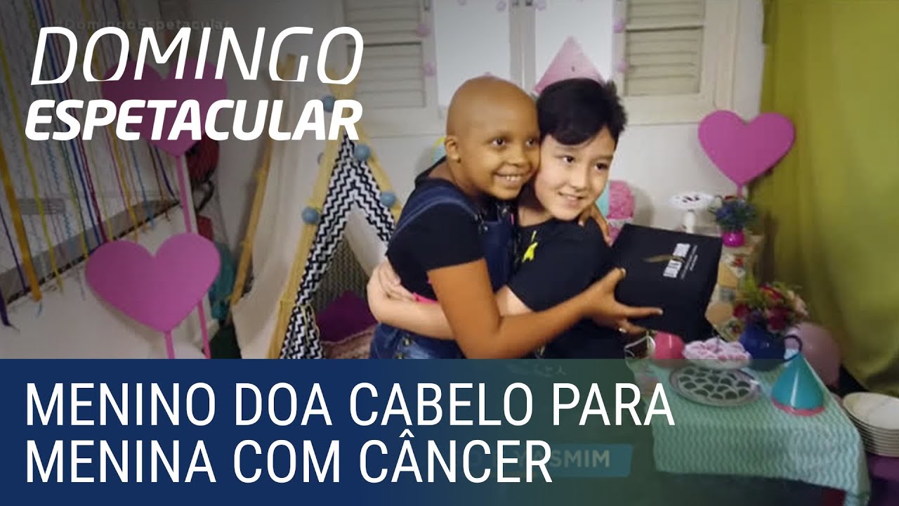 Garoto deixa cabelo crescer para doar para menina com câncer