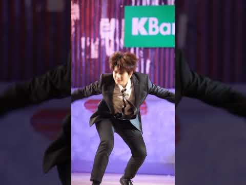 180512 Bang-Earn cover BTS (Thip as Jungkook) - Danger & MIC DROP @ Street World Thailand 2018