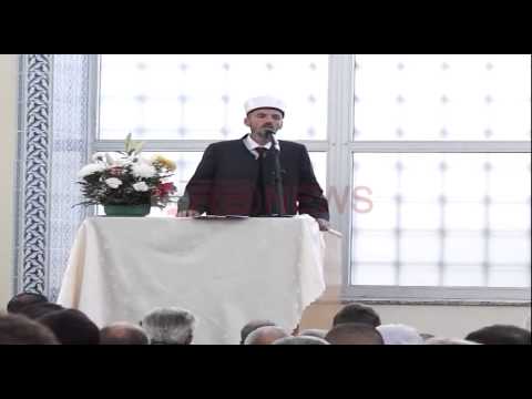 Shkodër, besimtarët falin namazin në xhaminë e madhe të qytetit - RTV Ora News- Lajmi i fundit-