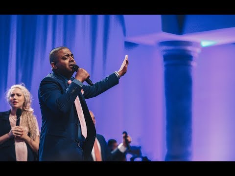 Vientos de Gloria (en vivo) - New Wine | El Rey Jesus