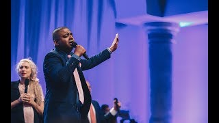 Vientos de Gloria (en vivo) - New Wine | El Rey Jesus