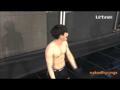 Monsta X Wonho shirtless abs @ 드림콘서트 2015 [복근]