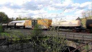 preview picture of video 'NS SD40-2 leads mixed freight at Emsworth Dam'