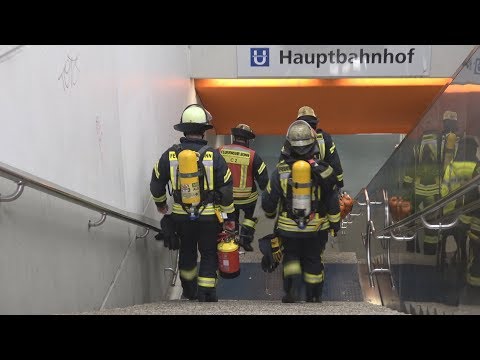 Dehnungsfugenbrand in U-Bahntunnel löst Stadtalarm aus am Bonner HBF am 19.12.17 + O-Ton
