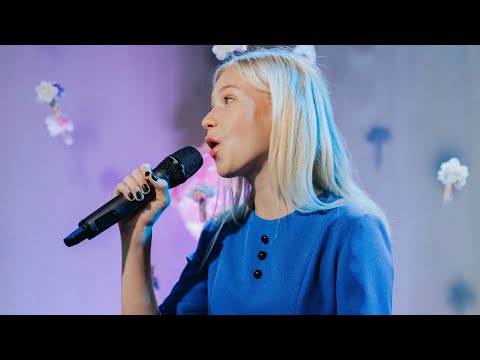 Katri Kade "Sõbrad kogu eluks" Ele Millistfer/Anne-Mai Tevahi; back Triinu Johanna Sepp, Mairo Libba