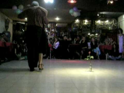  Silvia Rusconi  and  Tete Pedro Rusconi  are  dancing  to  the  tango  "  A Evaristo Carriego  "