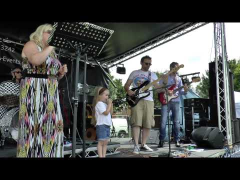 Tilly Burridge Singing 10cc Dredlock holiday with the Charlie Monroe Band