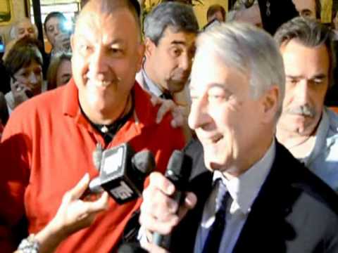 Amministrative 2011, un giorno nei comitati Pisapia e Moratti