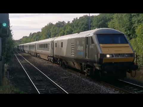 68008/68011 on The Chilterns, Sun. 24th July 2022