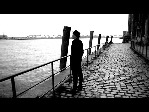 Herr Svenson singt Liebeslieder - Hafen (Offizielles Video)