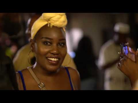 Kaa La Moto with the Band.