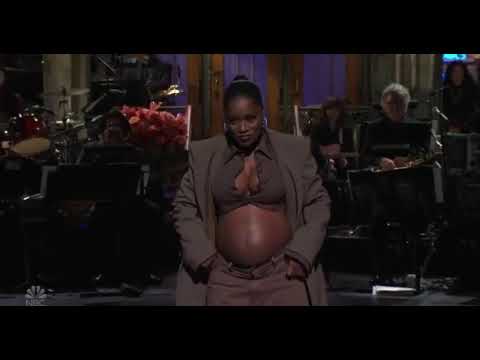 Keke Palmer announces she's pregnant during SNL Monologue