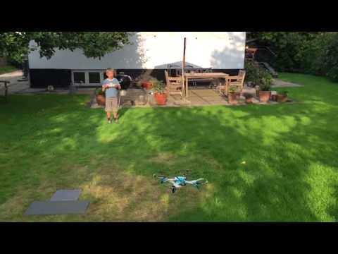 Theodor flyver med drone