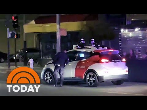 Police Officer Pulls Over Driverless Car In Not-So-Routine Traffic Stop