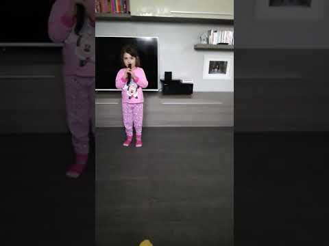 Gioia canta " Lo senti anche tu"