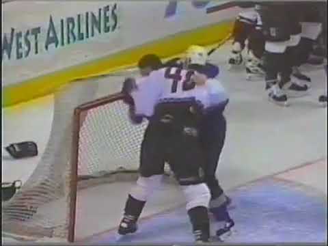 Steve Staios vs Sean Gagnon