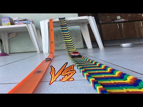 A BATALHA DAS PISTAS DE CARRINHOS: PISTA DIFERENTE E MALUCA VS PISTA HOT WHEELS!