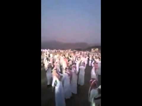 Árabes disparam rajadas de ak-47 para o alto