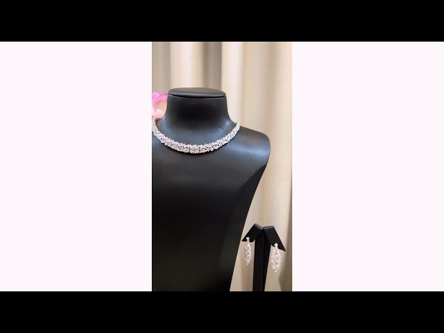 طقم زركون فضي تصميم ألماس راقي