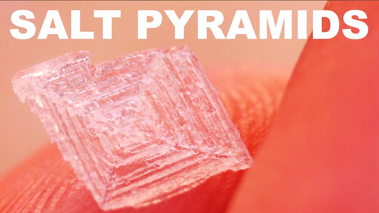 Why salt crystals grow as pyramids (sometimes)