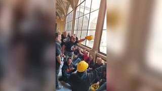 Gli ex lavoratori dell’Ilva occupano la Prefettura di Genova nel terzo giorno di protesta
