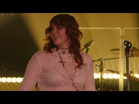 Karin Ann - looking at porn (Prague, 8.12.2021)