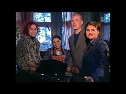 Kärtsy Hatakka & Ursula Länsman: Mustan kissan tango (Hotelli Sointu -ohjelma, YLE-live 2000)