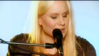 Susanna Wallumrød performs Jailbreak