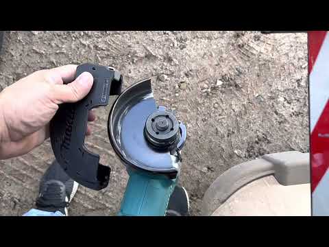Makita XAG04 Angle Grinder Plastic Guard Install