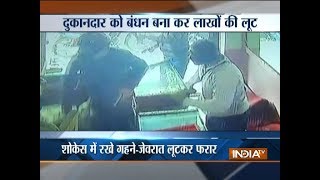 Masked robbers loot jewellery showroom at gun-point in Meerut