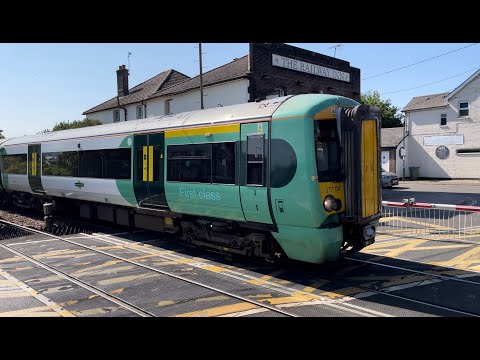 Southern Railway Train ( Class 377 ) 4K Video