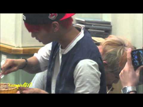 130627 Ryeowook and guests celebrate N's birthday