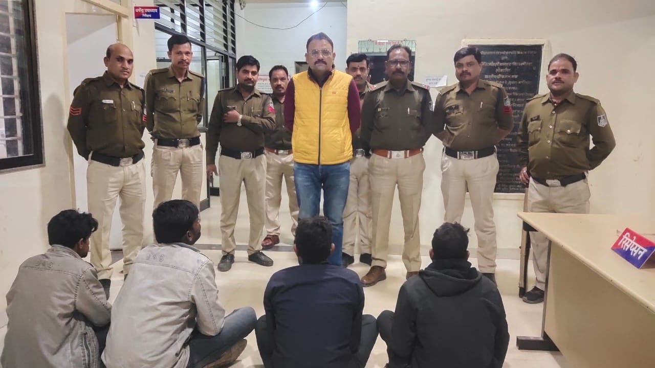 मुखबिर की सूचना पर हटा पुलिस ने चार आरोपियों से 5 किलो गांजा किया जप्त