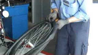 preview picture of video 'Autoteile Presso zeigt: wie wird ein Reifen / Schlauch erneuert beim Fahrrad'