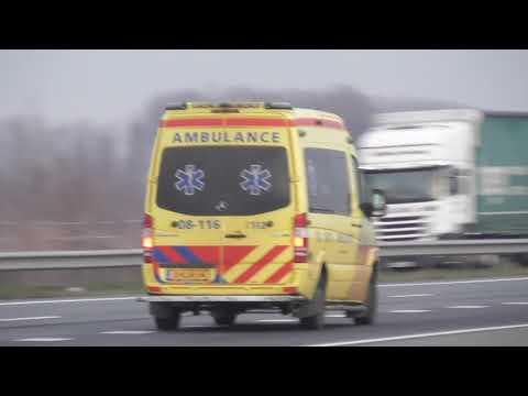 Ambulanbce 08-116 met spoed naar een melding in Dodewaard