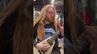 I tried the ESP James Hetfield vulture guitar in Japan