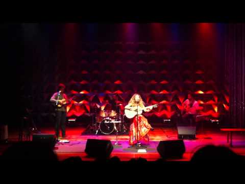 Show "Palavra de Paulista 3" Aretha Marcos canta "Declaração"