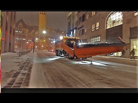 HEAVY SNOW: Toronto Major Winter Snowstorm February 22, 2023 | Downtown EVENING Walks  CANADA
