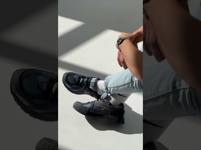 Чоботи жіночі шкіряні байка хутро 592641 Чорний Кросівки чоловічі термо вологостійкі 590195 Сірі сині