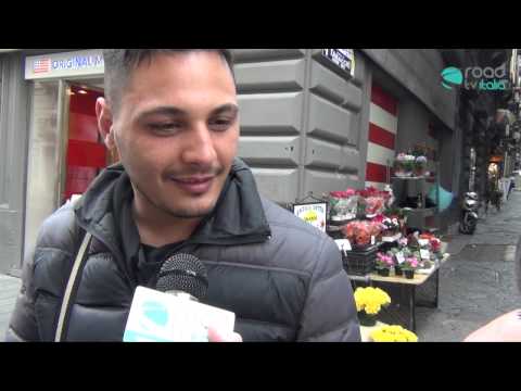 A Napoli sono tutti artisti - I napoletani recitano e cantano on the Road