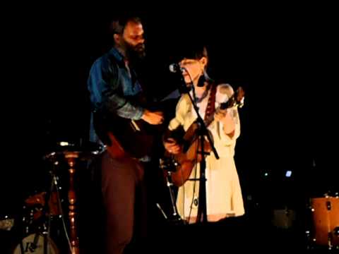 Feist & Little Wings - "Look At What The Light Did Now"