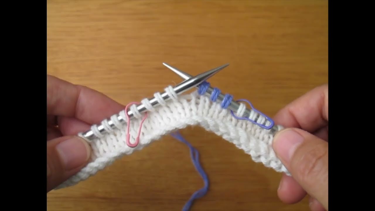 Hood, Row 1: Knit extra CO / フードマフラー, 1段目, 別針に作った追加の作り目を編む