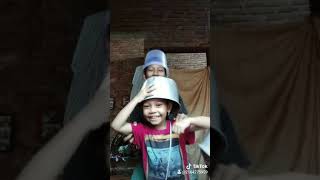 Download lagu Anak anak remaja main tiktok menggunakan alat masak mp3 Download lagu Anak anak remaja main tiktok menggunakan alat masak mp3