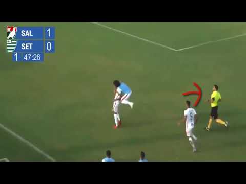 JUIZ CORRE PARA COMEMORAR O GOL DO LUCÃO PUSKÁS