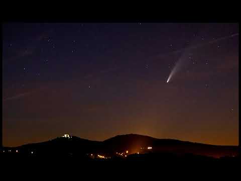 KOMETA C2020 F3 NEOWISE NAD BUCHLOVEM