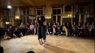 Video thumbnail for 1/4 Soledad Larretapia & Corina Herrera. Milonga Arlequín (Berlin) Noviembre 2021.