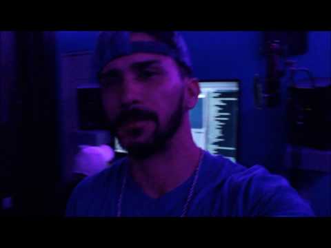 Leus - Ella No Anda SOLA (PREVIEW)