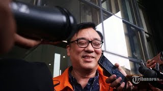 Senyum Billy Sindoro ketika Akan Masuk Mobil Tahanan