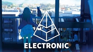 VALENTINE &amp; 4AM - Us (feat. Naji)